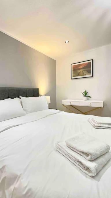 A Beautiful Stylish 2 Bedroom Apartment -City Of Londres Exterior foto
