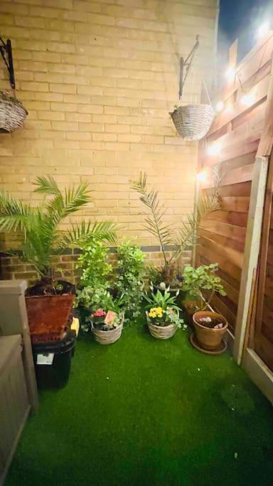 A Beautiful Stylish 2 Bedroom Apartment -City Of Londres Exterior foto