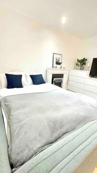 A Beautiful Stylish 2 Bedroom Apartment -City Of Londres Exterior foto